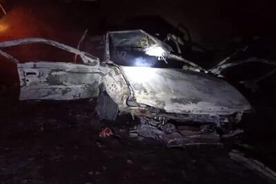  سرعت غیرمجاز و پایان تلخ؛ خودرو زیر کامیون مچاله شد + فیلم