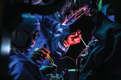 انجام عمل جراحی همزمان تومور قاعده جمجمه و آنوریسم مغزی در بیمارستان قائم (عج) مشهد