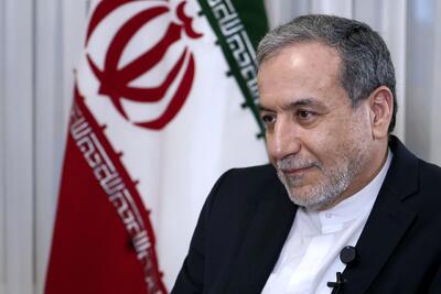 روزنامه حسین شریعتمداری از عباس عراقچی حمایت کرد!