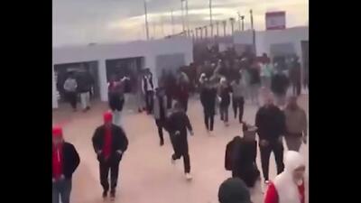 روش جدید و عجیب ورود به استادیوم بدون بلیط + ویدیو