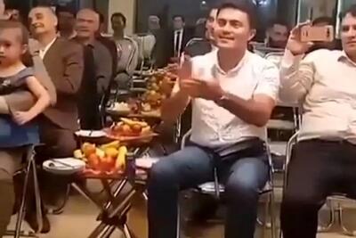  آواز محلی؛ این پیرمرد شیک با آهنگ محلی ترکی چقدر قشنگ مجسمه ای عروسی رو گرم کرد