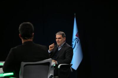 زنگنه: کسی در بانک مرکزی نگران قیمت ارز نیست؛ حتی وزیر اقتصاد معتقد است بنابر تورم دلار تا ۱۵۰ هزار تومان طبیعی است + فیلم