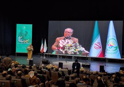 بازگشت شهرام دبیری با شعار «مدیریت شیشه‌ای»؛ معاون معزول از سفر قطب جنوب، نسخه «شفافیت» پیچید - تسنیم