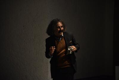 اجرای ویژه عکاسان و خبرنگاران نمایش «پاربرهنه، لخت، قلبی در مشت»