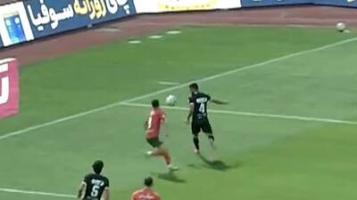 برخورد توپ به دست محمدی پنالتی بود ؟