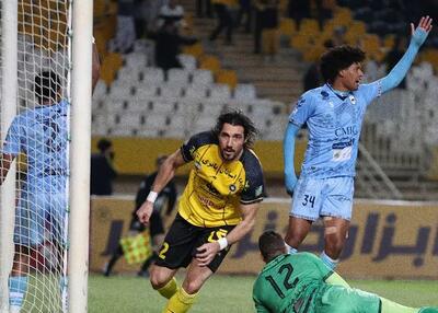 سپاهان 1 - چادرملو 0: صدر را یک لحظه رها نمی‌کنند!