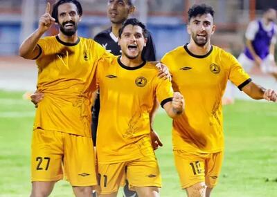 قهرمان روستا روی پوستر تیم محبوبش (عکس)