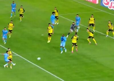 خوش‌شانسی سپاهان با ضربه میلی‌متری کاپیتان (عکس)