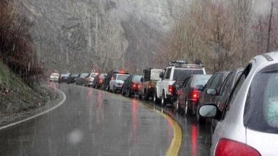 بارش برف و باران در ۱۰ استان و ترافیک نیمه‌سنگین در محور‌های منتهی به تهران