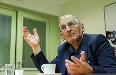 زیباکلام: سعادت کشور در تقویت دیپلماسی است