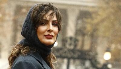 آرزو تاج‌نیا در باران پاییزی با استایل زمستانی شیک‌ (عکس)