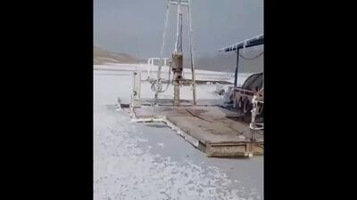  کاهش شدید دما باعث یخ‌زدگی سطح سد زاینده‌رود شد (فیلم)