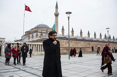 آقای شهرام خسته شده‌ای، در خانه باش و صحبت نکن!