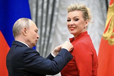هدیه خاص پوتین به خانم سخنگو
