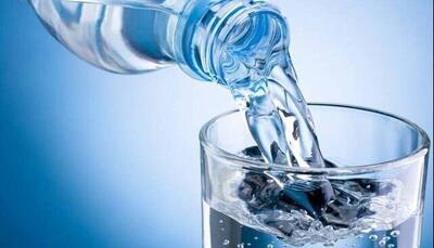  با خوردن مقدار زیادی آب چه اتفاقی برای بدن می‌افتد؟