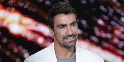  پسر دخترکش ترک در تبلیغات ماشین‌های جدید بنز مورد توجه قرار گرفت! - چی بپوشم