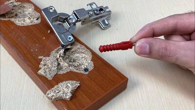  کابینت رو خودت تعمیر کن! روشی برای لولا های جدا شده کابینت