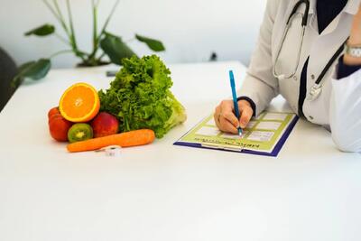  چه زمانی باید به کارشناس تغذیه مراجعه کنیم؟