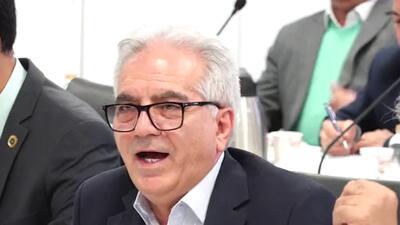 برای ثبت و بررسی کارشناسی هر واکسن یا دارویی باید ۳۰۰۰ یورو بدهیم؛ در مملکتی که ریال رایج است چرا به یورو از ما پول میگیرند/ مگر سازمان دامپزشکی ردیف بودجه ندارد که میخواهد همه هزینه ها را از جیب ما بپردازد/ ممکن است در آینده دچار مشکلی مانند آنچه در ماجرای تامین واکسن تب برفکی رخ داد بشویم