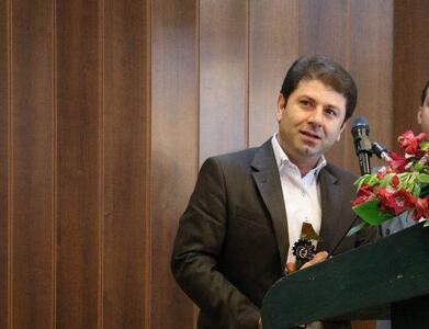 وقتی برای سرویس و یا تعمیر دستگاه‌ها و تجهیزات پزشکی به بیمارستان‌های دولتی می‌رویم و کار را انجام می‌دهیم، تا یکسال پول ما را نمی‌دهند