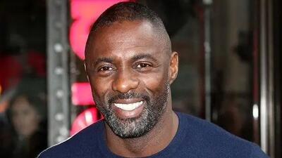 بازیگر مشهور همه را با اقدام عجیبش در مراسم رونمایی مجسمه مومی شوکه کرد! + فیلم