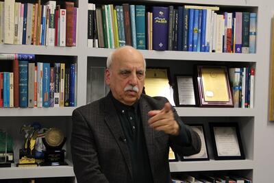 ویدیو / عبده تبریزی، اقتصاددان: به لحاظ اقتصادی وارد تله‌ی آرژانتین شده‌ایم / این یعنی کسری بودجه، تورم بالا، نرخ بهره بالا و جهش های ارزی بالا / در صورت تداوم شرایط، ممکن است وارد تله ونزوئلایی شویم