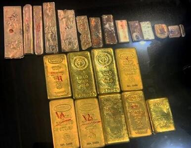 کشف ۵۵۰ میلیارد تومان شمش طلای قاچاق در کوله‌پشتی مسافری در فرودگاه مهرآباد