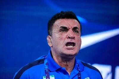 محمد بنا برای امضای قرارداد رسمی در فدراسیون کشتی آذربایجان حاضر شد