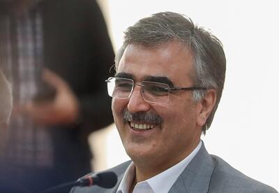 ببینید / دلار تا ۱۵۰ هزار بالا می رود؟ / فرزین، ۱ ماه پیش: نه بابا جون