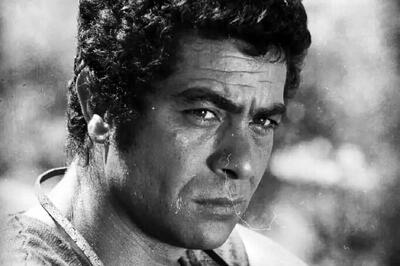 «بهروز وثوقى 31 ساله» در نمایی از فیلم تنگه اژدها؛ سال 47