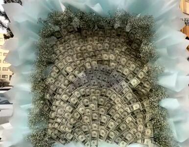 دیدید ما چقدر پولداریم؟!/ جنجال ویدیو تاج گل دلاری