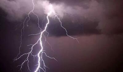  صاعقه به وزیری رودان زد؛ حادثه‌ای با مصدومان و قطعی برق