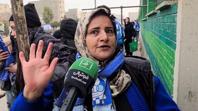 بانوی استقلالی: من همه چیزم استقلالی است، برای برد استقلال نذر می کنم و صلوات می فرستم