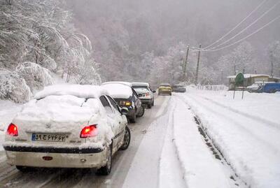 جاده‌های این ۱۲ استان برفی و بارانی است | برف ۶ محور را بست