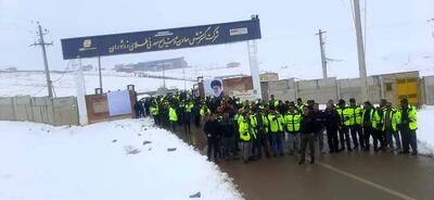 ادامه اعتراض کارگران معدن زرشوران تکاب/ قراردادهایمان سه‌ماهه است