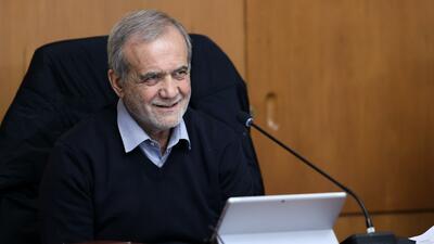 بهبود معیشت مردم باید بر همه بخش‌ها تقدم داشته باشد