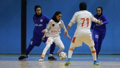 تاکستان علیه آبی‌ها