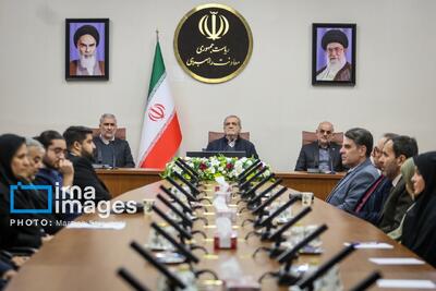  بازدید رئیس جمهور از معاونت راهبردی و مرکزی بررسی های استراتژیک