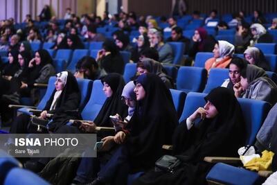 آنگاه که شعر، زبان  امید و اعتراض یک ملت می‌شود