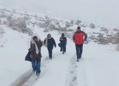  نجات ۳ بانوی گرفتار در برف ارتفاعات «اندرسا» شهرستان دنا