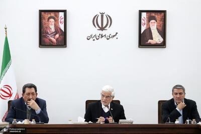  عارف: با سازوکار مشخصی با جمع شدن کالاها از قفسه فروشگاه‌ها مقابله شود/اصلاحات ساختاری نباید تأثیر منفی بر معیشت مردم داشته باشد - تصویب اعمال هرگونه محدودیت بر صادرات شیرخشک و کره با تشخیص وزارت جهاد کشاورزی
