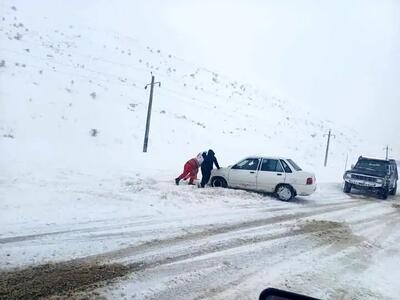  ۱۲۰ مسافر گرفتار در برف و کولاک در گردنه مائین بلاغ امدادرسانی شدند