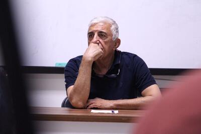 رضا کیانیان: ما پدرمان را از دست دادیم! جای چه گفت‌وگویی‌ست؟!