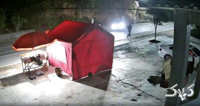 لحظه هولناک برخورد با چادر فروشنده غذای خیابانی! + ویدئو | تصاویر دوربین مداربسته از صحنه تصادف - مجله اینترنتی کولاک