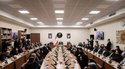 پزشکیان: در دولت چهاردهم بجای اصلاح شاخ و برگ‌ها به‌دنبال اصلاحات ریشه‌ای هستیم - مردم سالاری آنلاین