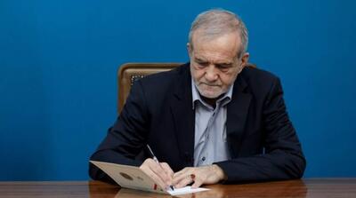 پزشکیان: استاد دینانی عقلانیت و معنویت را به‌درستی به‌هم پیوند زده‌اند - مردم سالاری آنلاین