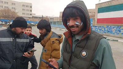 ویدیو| هوادار استقلال: رامین نیست؟ عیب ندارد صالح را داریم/ سید حسین باید برگردد! - پارس فوتبال