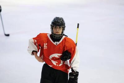 عضو تیم ملی هاکی روی یخ بانوان: تایلند فقط یک مقصد نیست؛ رویای تاریخی ایران در حال تحقق است - پارس فوتبال