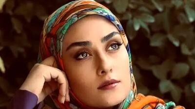  لحظه دیدنی شادی الهام طهموری و دخترش وارش از جایزه همسرش حامد احمدجو در جشنواره+ ویدیو