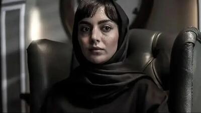  مهشید جوادی با استایل پاییزی بازیگر سریال شغال